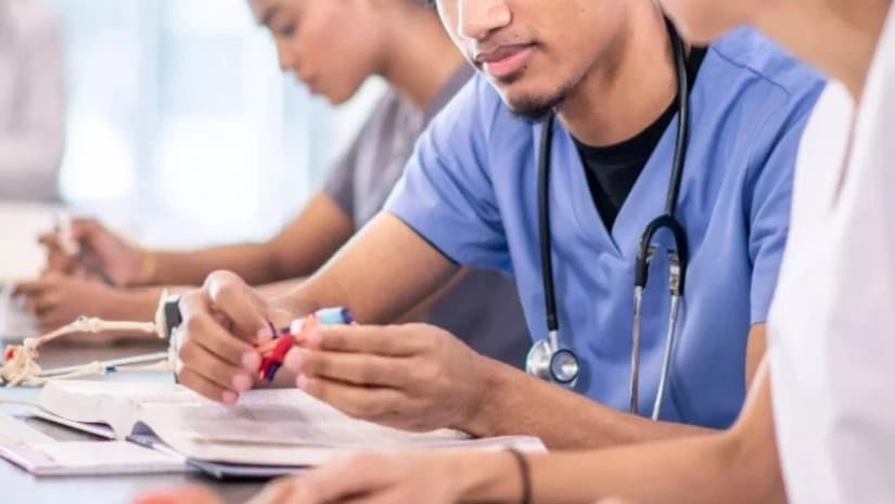 კვოტები უცხოელ სტუდენტებზე, ჯარიმები უნივერსიტეტებს - მთავრობა უცხოელ სტუდენტთა მიღების წესებს ამკაცრებს | კანონპროექტი