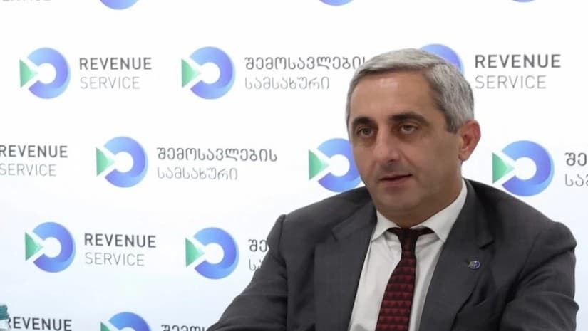 RS-ის უფროსის ყოფილ მოადგილეს უაქციზო ალკოჰოლის საწარმოს მფარველობისთვის სასამართლომ 1.5 წლით პატიმრობა მიუსაჯა