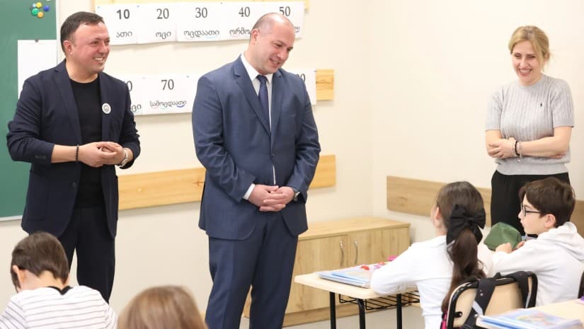 რა მოხდება, თუ მოსწავლე სკოლაში ფორმის გარეშე მივა? - განათლების მინისტრის პასუხი