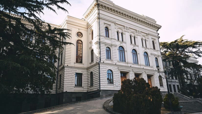 განათლების მინისტრმა საგანმანათლებლო პროგრამების აკრედიტაციისთვის განაცხადის ვადა ორი თვით გადაწია