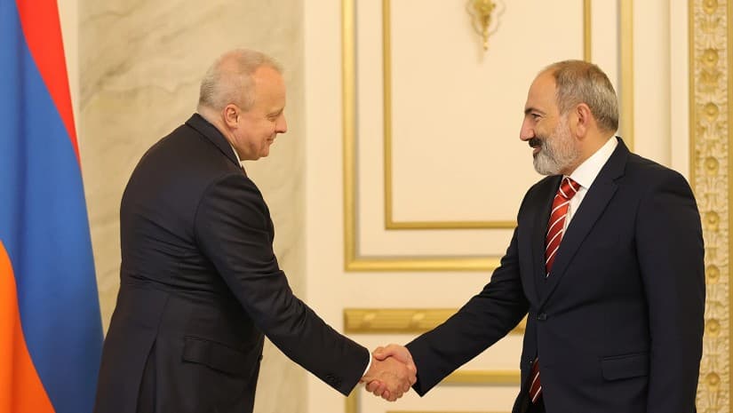 რუსეთმა სომხეთიდან ელჩი "კონსულტაციებისთვის" გაიწვია