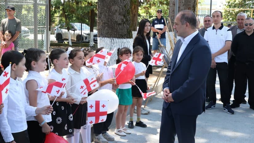 ვის გადაეცემა სასკოლო ფორმები უფასოდ? - განათლების მინისტრის განმარტება