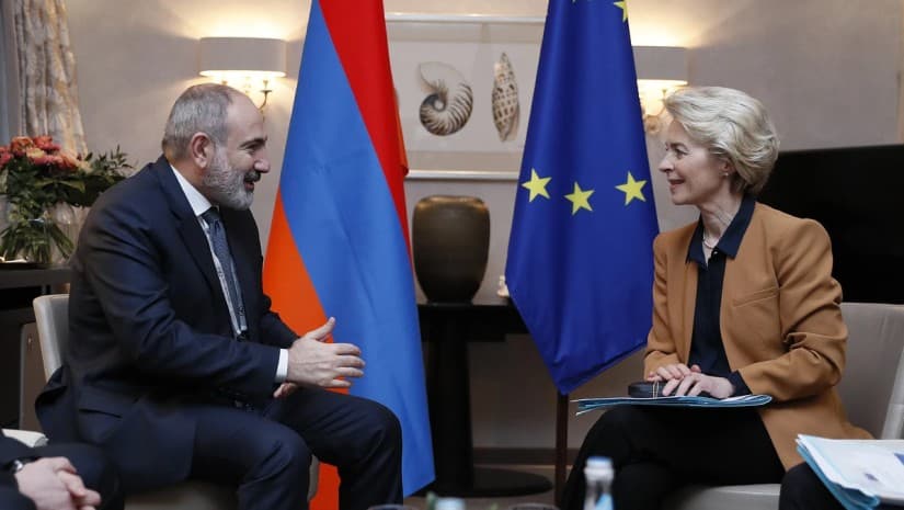 ევროკომისიის პრეზიდენტი საქმიანი ვიზიტით სომხეთში ჩავიდა