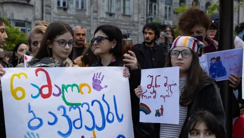 "წამლების შემოტანის ვადა უკვე კრიტიკულ ზღვარს უახლოვდება" - დიუშენით დაავადებული ბავშვის მშობელი