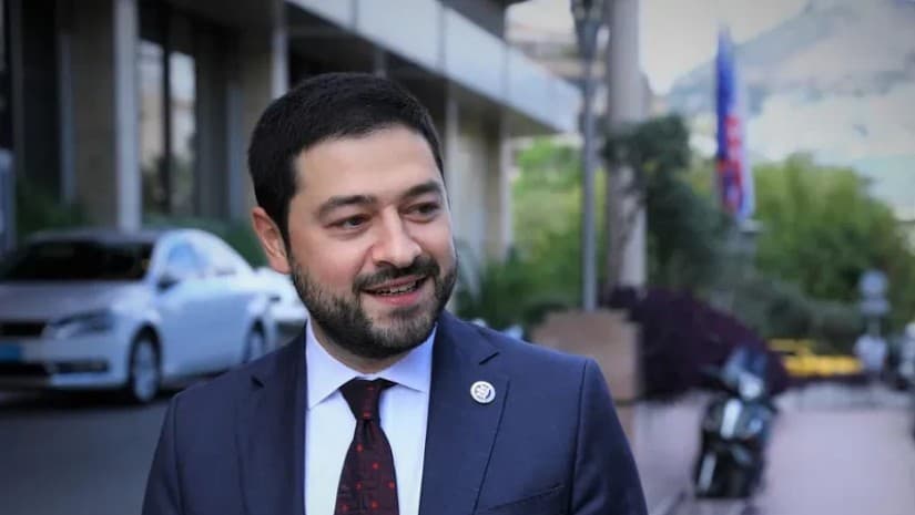ვინ არის და რა ქონებას ფლობს ფილოსოფოსი ლევან ქარუმიძე, რომელსაც გასტრონომიის სააგენტო ჩააბარეს