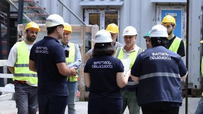 შრომის ინსპექციამ სიცხეში ღია ცის ქვეშ მომუშავეთა მონიტორინგი დაიწყო