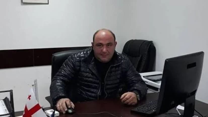 გორის საკრებულოს „ოცნების“ ყოფილი დეპუტატი სოსო მუმლაძე თაღლითობის ბრალდებით დააკავეს