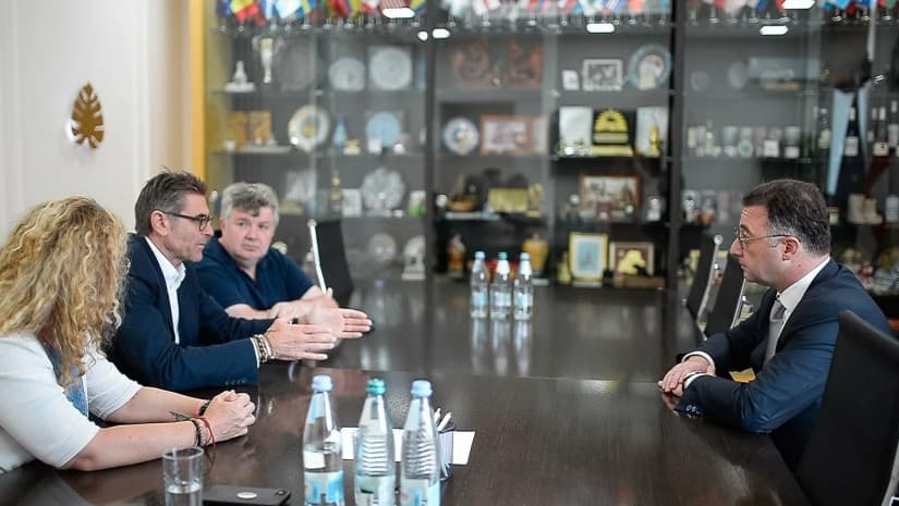 "საქართველოში ხელსაყრელი ბიზნესგარემო გვაქვს" - სონღულაშვილი გერმანული კომპანია Develey-ს და მარნეულის ქარხნის მფლობელებს შეხვდა