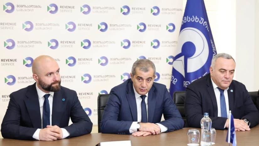 შემოსავლების სამსახურის უფროსმა, მიხეილ მაღლაკელიძემ ხელმძღვანელებს, მოადგილედ ზვიად დვალი წარუდგინა