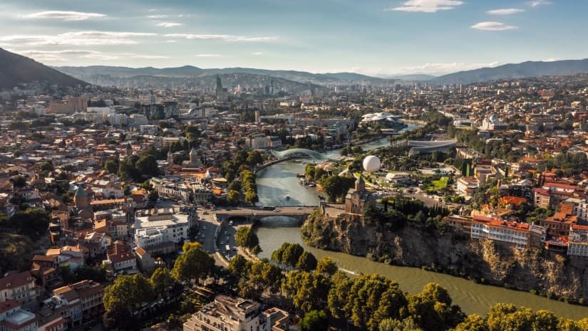თბილისის უძრავი ქონების ბაზრის ბრუნვამ $2.5 მილიარდს მიაღწია - ვინ ყიდულობს ბინებს დედაქალაქში?