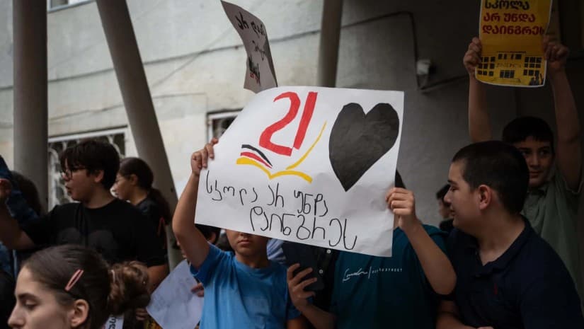 21-ე სკოლის მოსწავლეების, პედაგოგების და მშობლების სამი მოთხოვნა