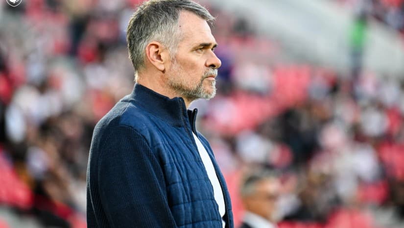 ეროვნული საფეხბურთო ნაკრების მთავარი მწვრთნელის პოსტზე ვილი სანიოლის რამაზ სვანაძე შეცვლის