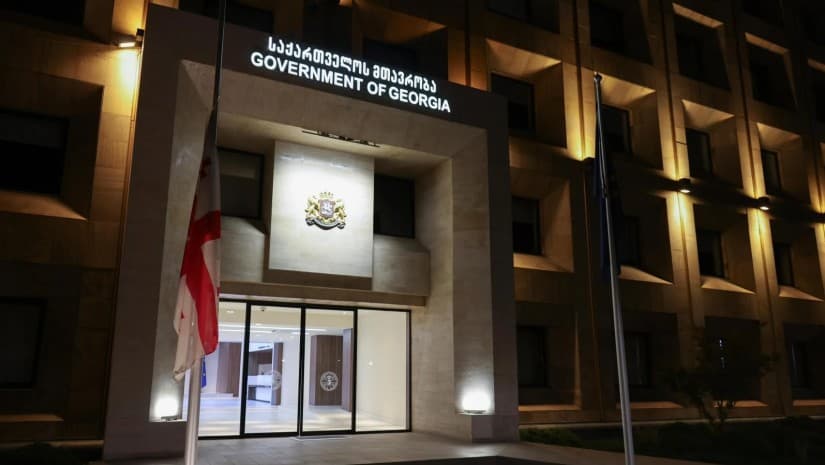 სოხუმის დაცემის დღესთან დაკავშირებით საქართველოში ადმინისტრაციულ შენობებზე დროშები დაეშვა