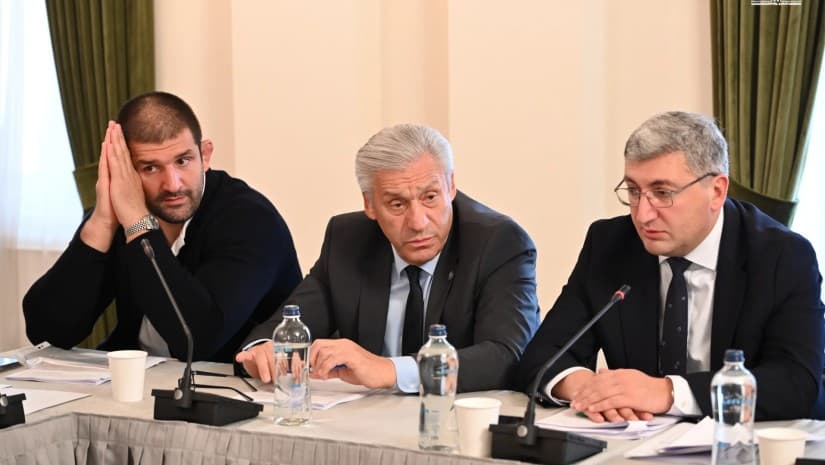 კანონით უნდა გაიზარდოს, თუმცა ბიუჯეტში თანხა არ არის - გაეზრდებათ თუ არა ხელფასი პარლამენტის წევრებს?
