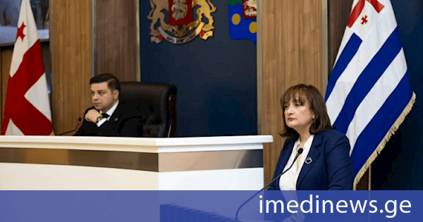 აჭარის უმაღლესი საბჭოს რიგგარეშე პლენარულ სხდომაზე მინისტრის საათის ფორმატში განათლებისა და სპორტის მინისტრს მოუსმინეს