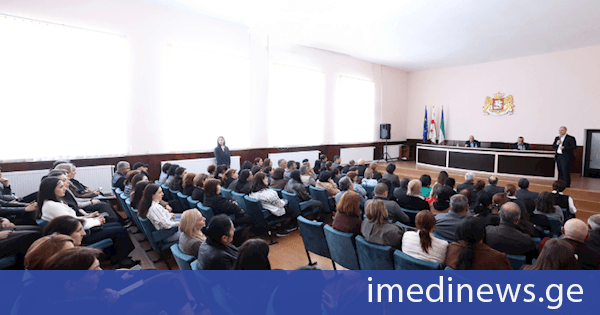 გივი მიქანაძე ახალქალაქისა და ნინოწმინდის სკოლების მოსწავლეთა მშობლებს შეხვდა
