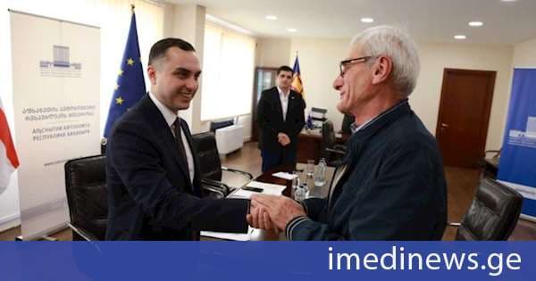 გიორგი ჯინჭარაძე აფხაზეთიდან დევნილ მოქალაქეებს ზუგდიდში შეხვდა