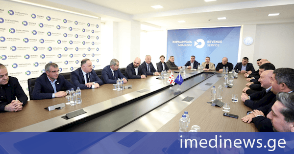 შემოსავლების სამსახურის უფროსმა დეპარტამენტის ხელმძღვანელებს ახალი მოადგილე, მიხეილ ჩოკოშვილი წარუდგინა