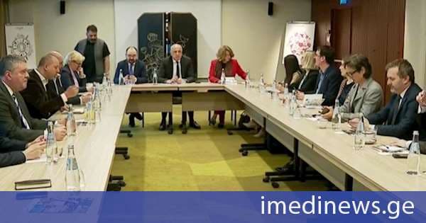 „ლელოს“ ანგარიში დიპლომატებს და ოპოზიციური ალიანსის კრიზისი - როგორ აფასებს მმართველი გუნდი ოპონენტების მდგომარეობას. „ქრონიკის“ რეპორტაჟი
