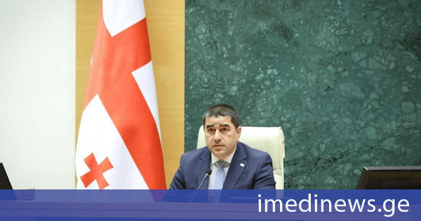 შალვა პაპუაშვილი: გუშინ ჩვენი საზოგადოებისთვის უდიდესი დღე იყო, სვეტიცხოვლის ტაძარში აღსაყდრდა კათოლიკოს-პატრიარქი შიო III. მინდა ყველას გისურვოთ, რომ კიდევ მრავალი წელი ჩვენი ეკლესიის საჭეთმპყრობლად მოგვეხსენიებინოს შიო III