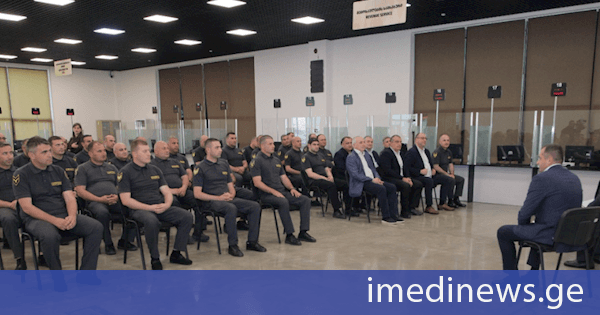 მომსახურების სააგენტოს დირექტორმა პრაქტიკული გამოცდის მეორე ეტაპის სამსახურის თანამშრომლებთან სამუშაო შეხვედრა გამართა