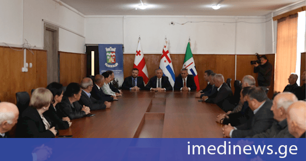 ზურაბ პატარაძე ხულოს მუნიციპალიტეტში სოფლის მეურნეობის პროგრამებით მოსარგებლე ფერმერებს შეხვდა