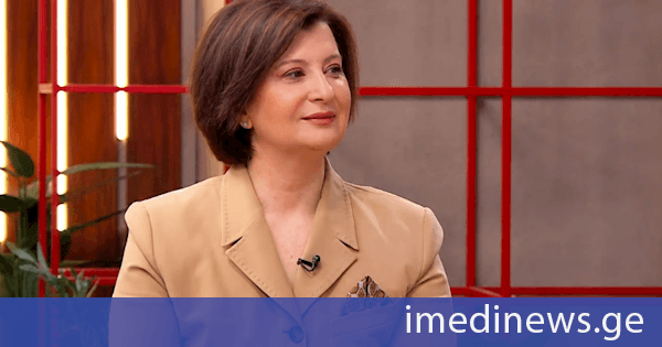 თამარ ზოდელავა: ზუგდიდის მთავარ მოედანზე 26 მაისის ღონისძიებების ბოლო მოსამზადებელი სამუშაოები მიმდინარეობს იმისთვის, რომ ხვალ 11 საათიდან განსაკუთრებულად დავხვდეთ სტუმრებს და ერთად აღვნიშნოთ ეს მნიშვნელოვანი დღე