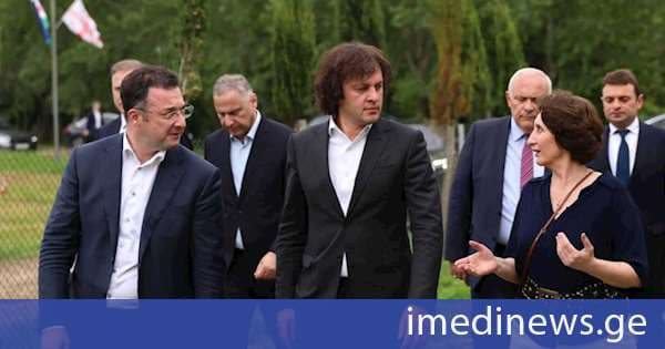 საქართველოს პრემიერ-მინისტრი ირაკლი კობახიძე, გარემოს დაცვისა და სოფლის მეურნეობის მინისტრთან და მთავრობის სხვა წევრებთან ერთად, სენაკში, რძის გადამმუშავებელ საწარმოში იმყოფებოდა