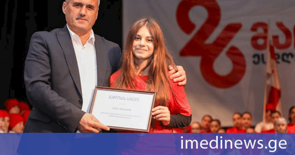 ხულოს მუნიციპალიტეტის მერმა ვახტანგ ბერიძემ ახალგაზრდა ჩემპიონ მაია შავაძეს ევროპის ჩემპიონატზე მოპოვებული ისტორიული გამარჯვება მიულოცა და მადლობის სიგელი გადასცა