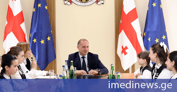 გივი მიქანაძემ ხუნწის საჯარო სკოლის მოსწავლეებს უმასპინძლა
