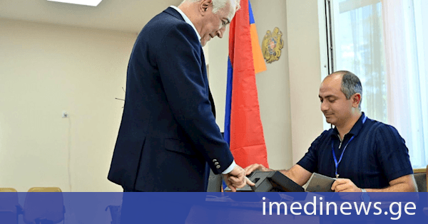 სომხეთის პრეზიდენტმა საპარლამენტო არჩევნებზე საკუთარი ხმა დააფიქსირა