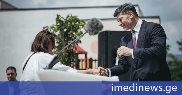 ავარიულ შენობაში მცხოვრებ 45 ოჯახს საცხოვრებელი ფართები გადაეცა - „ავარიული კორპუსიდან ახალ საცხოვრებელში გადასვლა ადამიანის ცხოვრების ხარისხის გაუმჯობესებაა“
