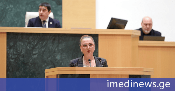 პარლამენტმა მხარი დაუჭირა ცვლილებებს, რომელიც განათლების, მეცნიერებისა და ახალგაზრდობის სამინისტროს მიერ შექმნილი სახელმძღვანელოების სასწავლო პროცესში ეტაპობრივად დანერგვას ითვალისწინებს
