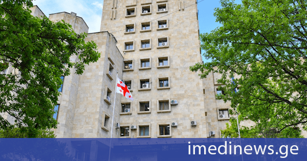 პროკურატურის მიერ წარდგენილი მტკიცებულებების საფუძველზე, სასამართლომ ადვოკატის მიმართ დაცვის განხორციელებასთან დაკავშირებით, ჯგუფურად ჩადენილი მუქარისთვის, ცეცხლსასროლი იარაღის მართლსაწინააღმდეგოდ დაუფლების, შენახვის და გასაღების ფაქტებზე ბრალდებულები დავით მიქაძე, დავით ჩუბინიძე და ლაშა მაისურაძე დამნაშავედ ცნო