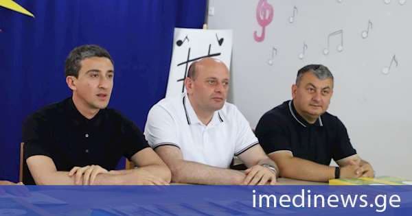 საქპატენტის თავმჯდომარემ თერჯოლის საბავშვო ბაღებს უწყების პოლიგრაფიულ ბაზაზე დაბეჭდილი მეთოდური სახელმძღვანელოები და საბავშვო ზღაპრები გადასცა