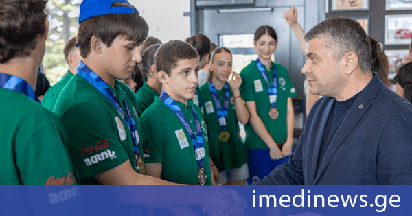 ქუთაისის მერი დავით ერემეიშვილი წარმატებულ ახალგაზრდა ქუთაისელ სპორტსმენებს შეხვდა