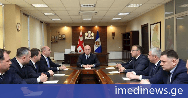 სულხან თამაზაშვილმა შიდა ქართლის პოლიციის დეპარტამენტის თანამშრომლებს ახალი ხელმძღვანელი წარუდგინა