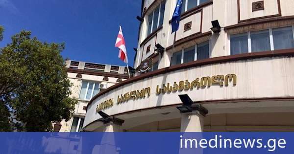 ბათუმის საქალაქო სასამართლომ სალომე ზურაბიშვილის შეურაცხყოფის საქმეზე მოქალაქე სამართალდამრღვევად ცნო და 1000 ლარიანი ჯარიმა დააკისრა