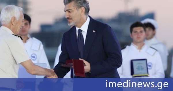 საქართველოს პრეზიდენტმა სახელმწიფოს აღმშენებლობაში შეტანილი განსაკუთრებული წვლილისა და ღირსეული სამსახურისათვის მოქალაქეებს ღირსების მედლები გადასცა