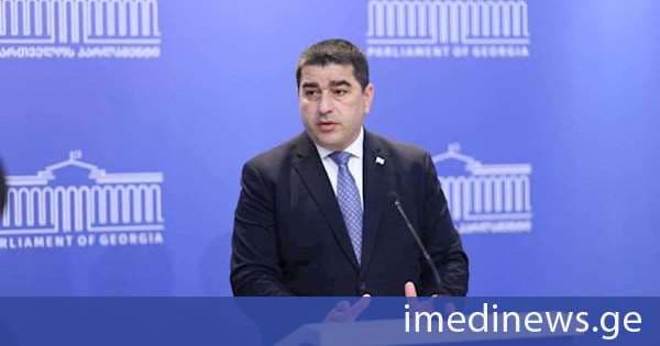 შალვა პაპუაშვილი ელენე ხოშტარიას ჯანმრთელობაზე: რა გადაწყვეტილებებსაც მიიღებენ ექიმები, ისე იმოქმედებს პენიტენციური სამსახური. ამის ზედმეტი პოლიტიზება არავის არაფერს მოუტანს, არც არასდროს მოუტანია. სახელმწიფო უზრუნველყოფს ყველა პატიმრისთვის უფასო სამედიცინო დახმარებას