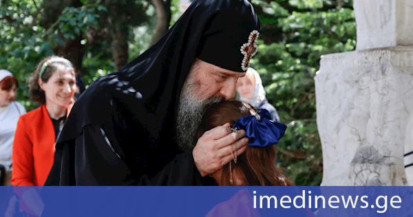 შიო მესამემ 202-ე, უსინათლო და მცირემხედველთა საჯარო სკოლის მოსწავლეები, პედაგოგები და მშობლები მიიღო