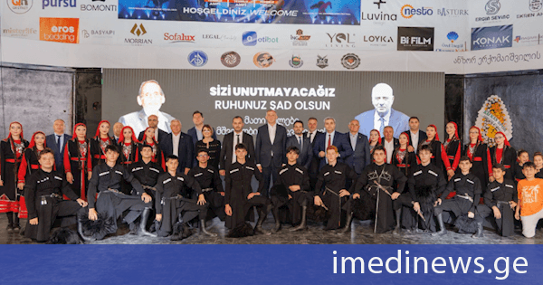 ბურსაში „ჩვენებურების“ ფესტივალის გახსნას აჭარის მთავრობის თავმჯდომარე, აღმასრულებელი და საკანონმდებლო სტრუქტურების წარმომადგენლებთან ერთად დაესწრო
