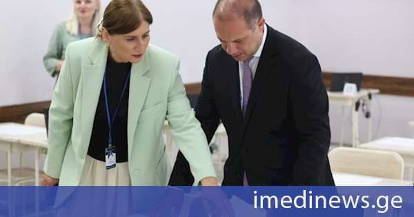 გივი მიქანაძე ზუგდიდის მე-4 საჯარო სკოლაში გახსნილ საგამოცდო ცენტრს ესტუმრა
