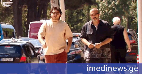 გოგა ხაინდრავას მიერ ტელეკომპანია „ფორმულას“ წინააღმდეგ შეტანილი საჩივრის საქმეზე თბილისის პროკურატურაში გამოკითხვაზე ტელეკომპანიის ოპერატორი მიხეილ მარტაშვილი იმყოფებოდა