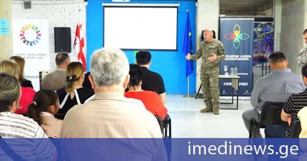 წვევამდელთა ეროვნულ სამხედრო სამსახურში ნებაყოფლობით დარეგისტრირებული პირების მშობლებს მადლობის სიგელები გადაეცათ