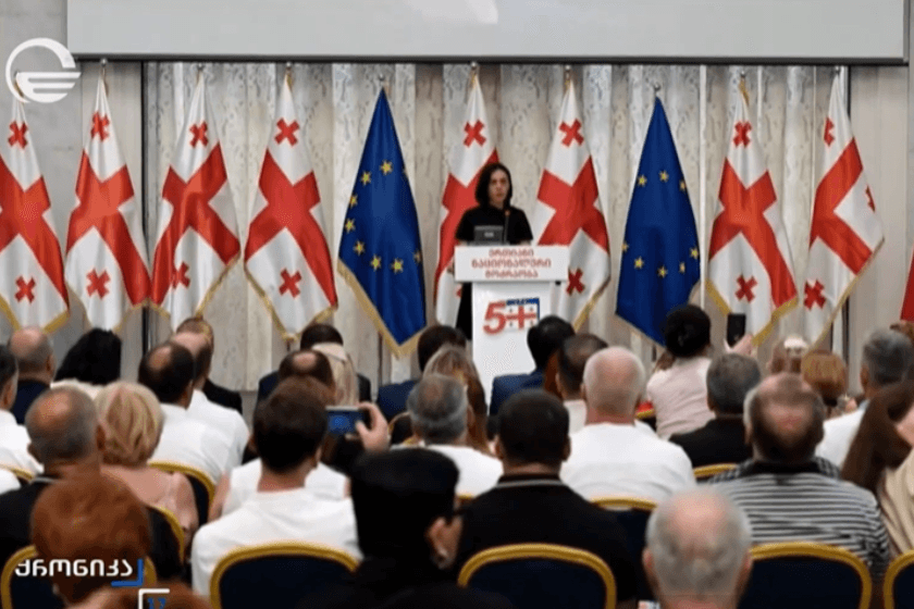 „ნაციონალური მოძრაობის" ყრილობა მიმდინარეობს. ყრილობაზე მიხეილ სააკაშვილის აუდიო და წერილობითი მიმართვები მოისმინეს