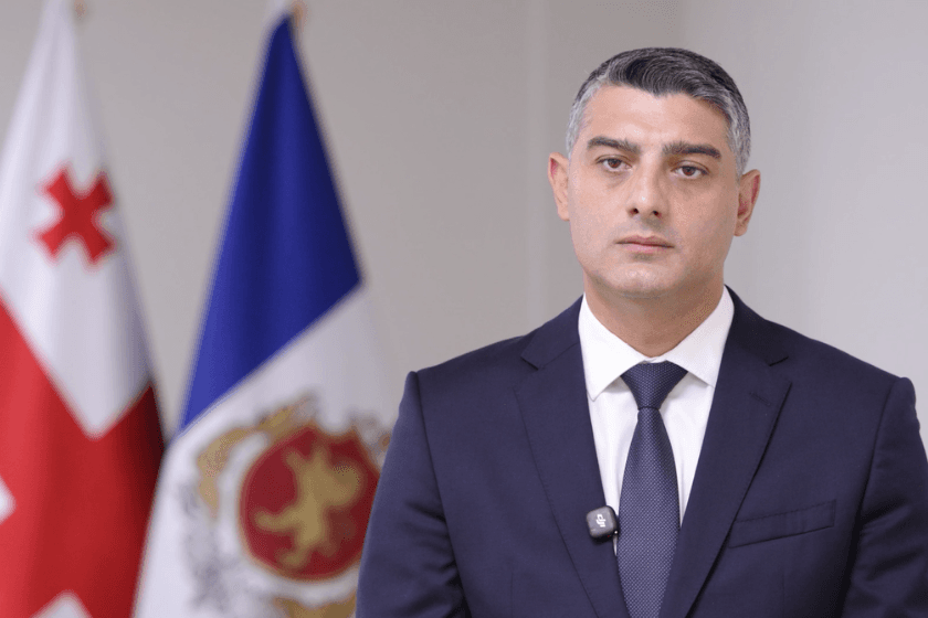 ვაჟა სირაძე: სტატისტიკა ცხადყოფს, რომ ყოველწლიურად მკვლელობების შემთხვევების რაოდენობა მკვეთრად მცირდება. მაგალითისთვის, ბოლო სამი წლის განმავლობაში მომხდარი მკვლელობების ფაქტები დაახლოებით სამჯერ ნაკლებია, ვიდრე 2012 წლამდე პერიოდში
