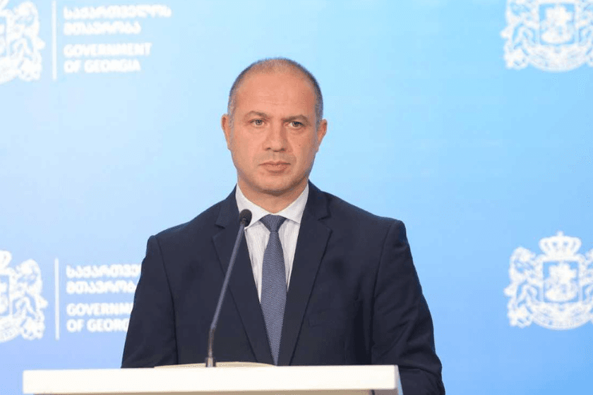 გივი მიქანაძე: მინდა საზოგადოებას ვაცნობო, რომ სასკოლო ფორმების ყველა მოდელმა წარმატებით გაიარა საერთაშორისო აკრედიტაციის მქონე ლაბორატორიის მიერ ჩატარებული ლაბორატორიული კვლევების დადგენილი ტესტირებები და სრულად აკმაყოფილებს დაწესებულ მოთხოვნებსა და სტანდარტებს