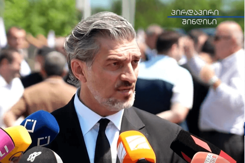 მიხეილ ყაველაშვილი: როგორ შეიძლება დღეს დარბოდე პლაკატით „ანწუხელიძე გმირია“ და ომის 2 წლის თავზე ლარსზე იდექი, ტაშს უკრავდი რუს ტურისტებს, სავიზო რეჟიმი გააუქმე, სტრატეგიული ობიექტები მიჰყიდე, ინვესტიციებს ითხოვდი რუსეთისგან და კულტურის მუშაკები კრემლში უმღეროდნენ მაშინ რუსეთს