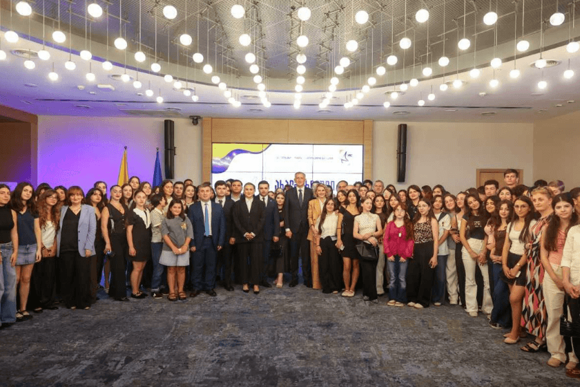 აჭარის მთავრობის თავმჯდომარე ახალგაზრდობის საერთაშორისო დღესთან დაკავშირებით გამართულ ფორუმს დაესწრო
